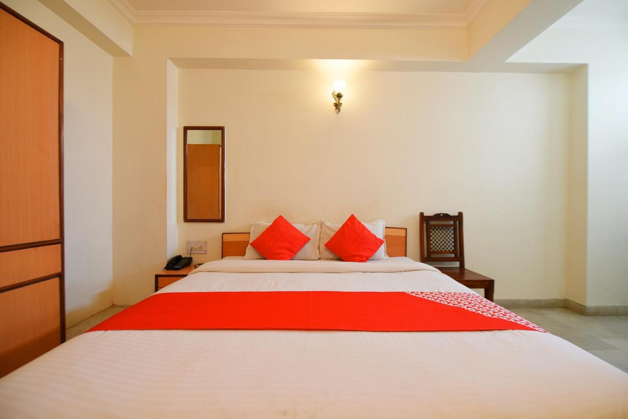 Oyo C M Regency Hotel Jaipur Exterior photo
